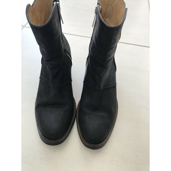 D. Co Copenhagen Leather Side Zip Ankle Boots Black - Picture 2 of 11